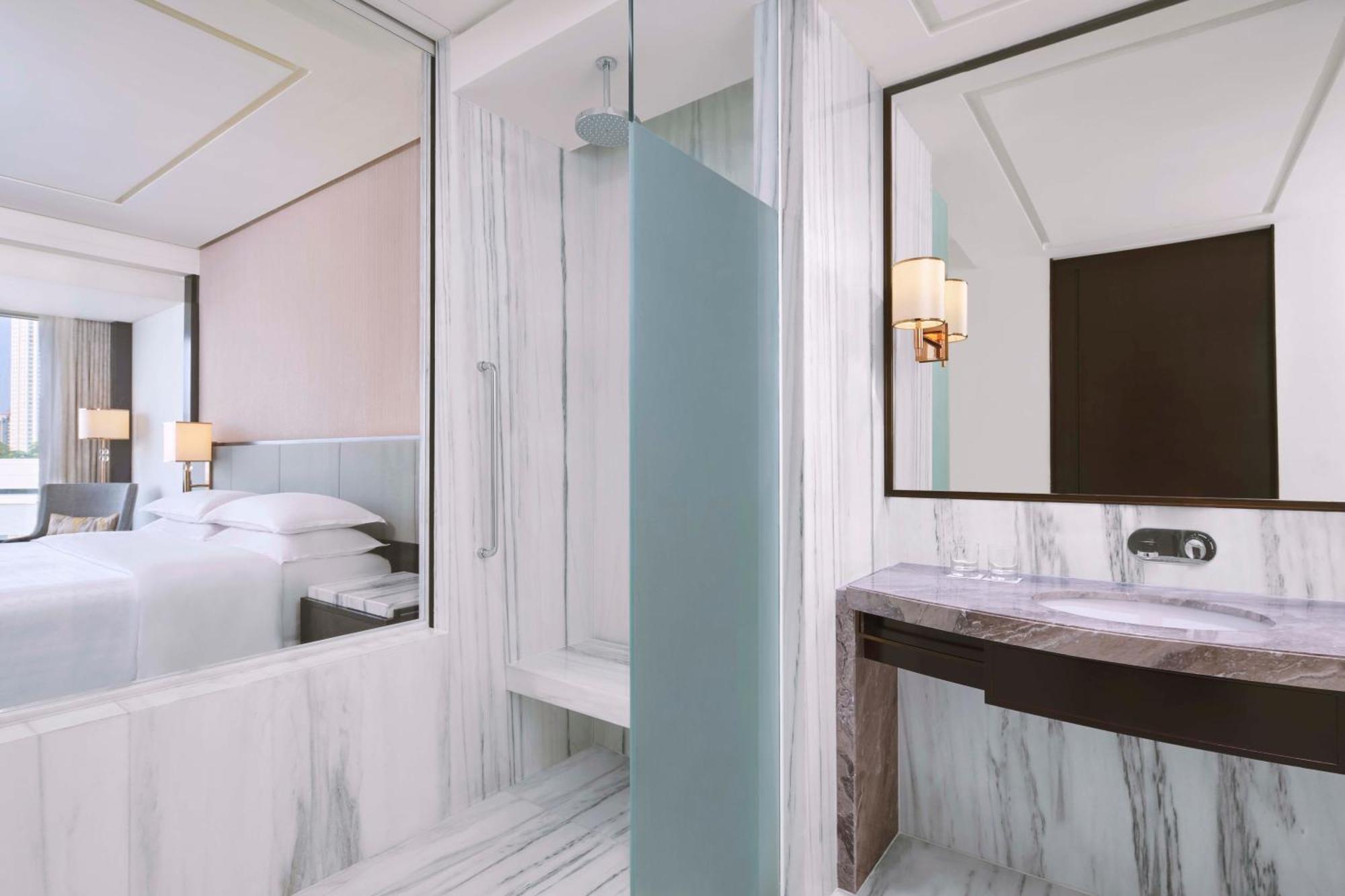 Sheraton Grand Gandaria Hotel 5*